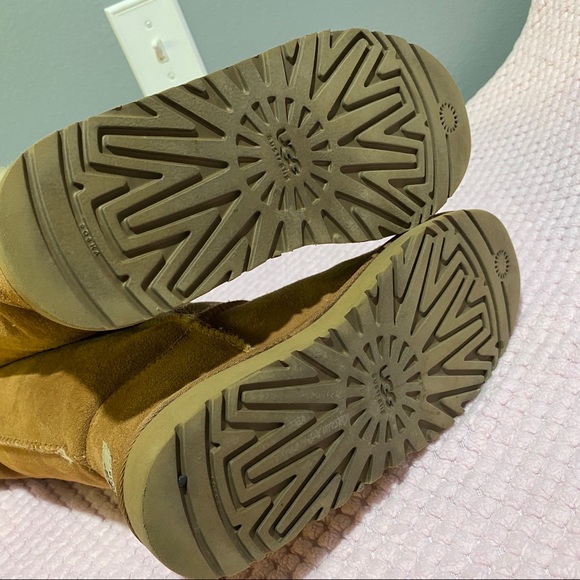 UGG BAILEY BUTTON TRIPLET II BOOT - Picture 5 of 8